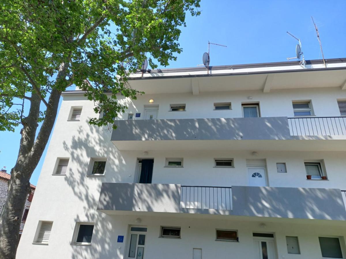 Ferienwohnung La Piazza Umag Exterior foto