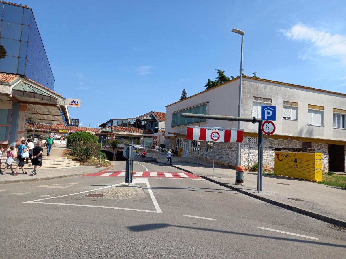 Ferienwohnung La Piazza Umag Exterior foto